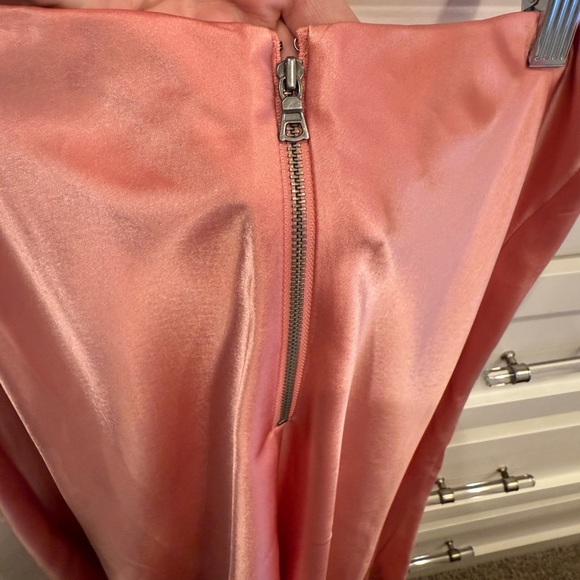 Alice + Olivia Elegant asymetrical Pink Satin Skirt - Picture 14 of 14